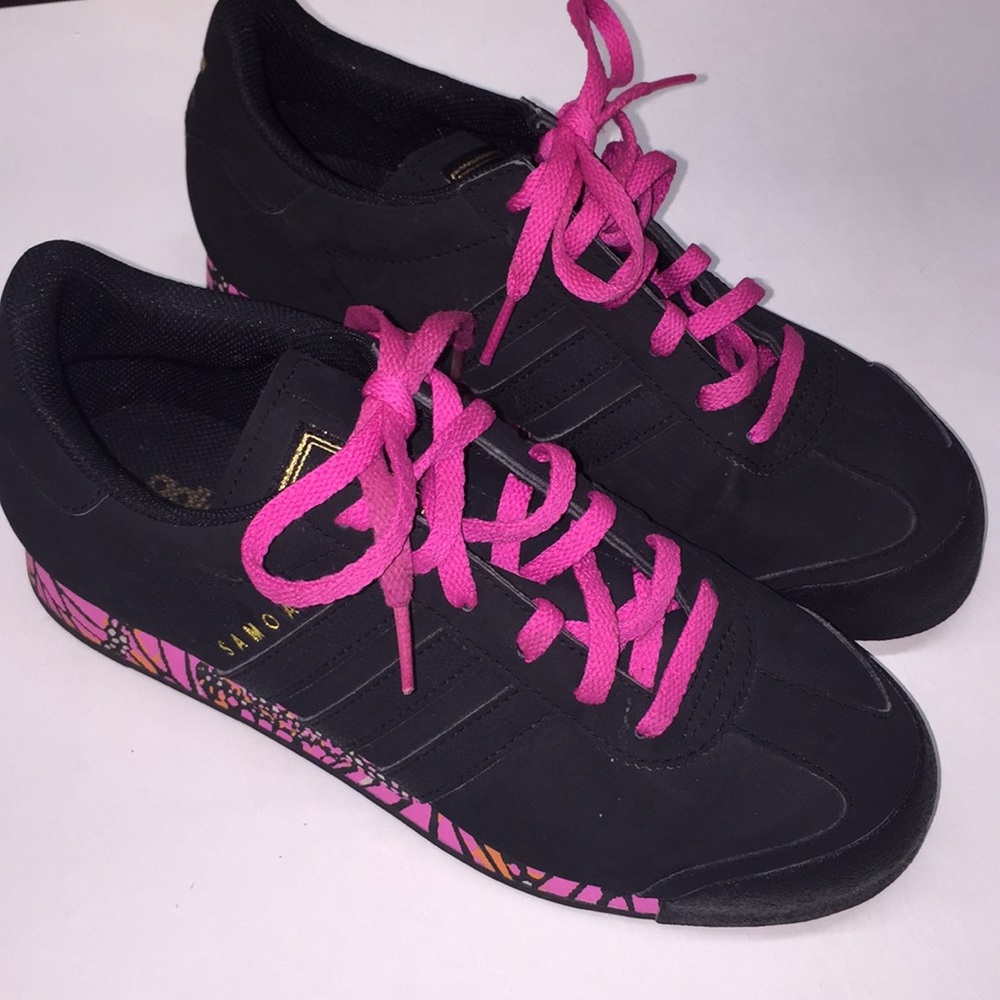 Women’s Adidas SAMOA shoes size adults 6 1/2